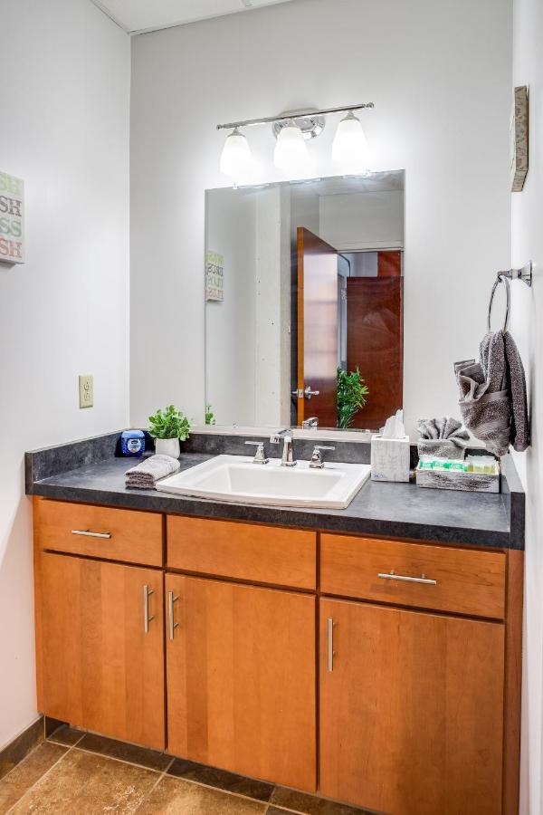 Ny Style Centric Loft With King Bed By Park Ave Διαμέρισμα Ρότσεστερ Εξωτερικό φωτογραφία